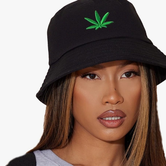 BLACK BUCKET HAT WITH EMBROIDERED WEED LEAF O/S **NWT** - Picture 2 of 6